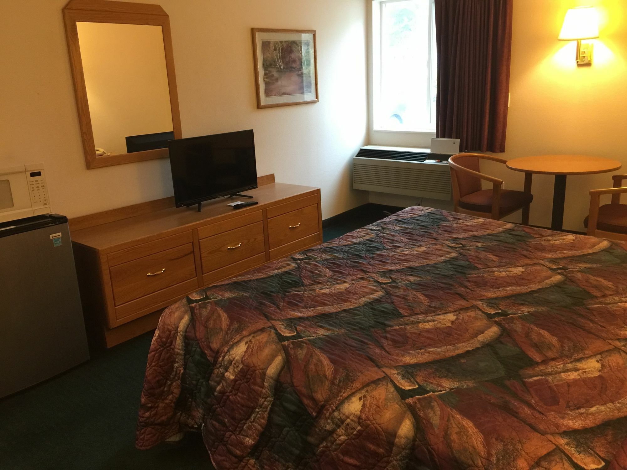 Economy & Hotel 2*